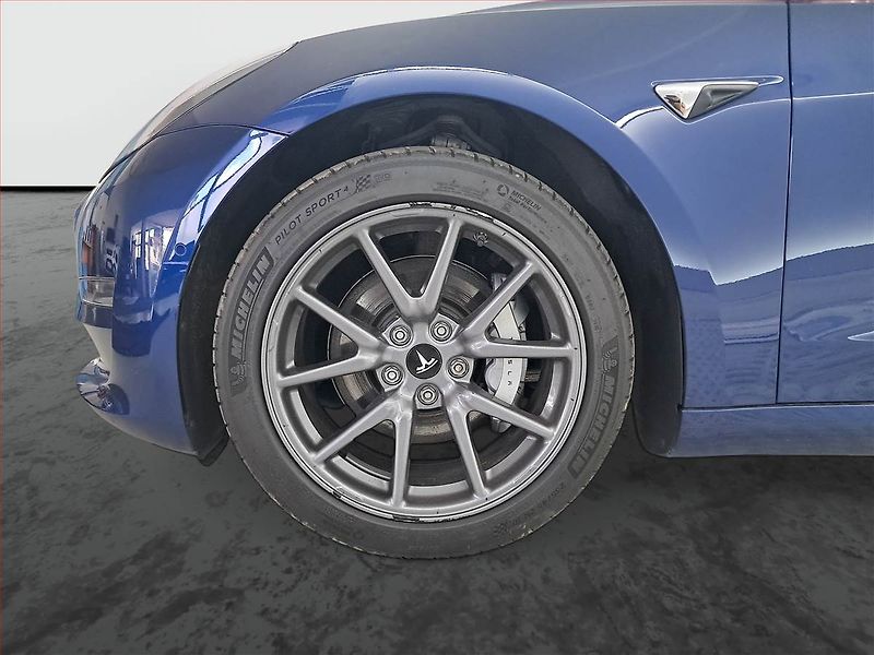 Tesla Model 3 (2019) Long Range 4WD 82kWh, SoH 84% - fotka 15 z 27