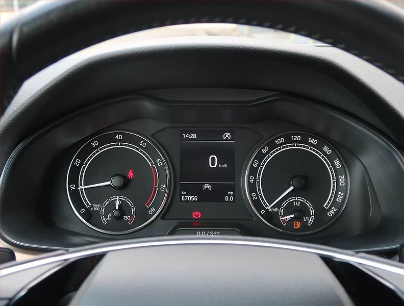 Škoda Kamiq (2021) Style Plus 1.0 TSI, Tempomat - fotka 11 z 24
