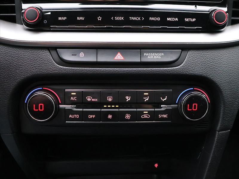 Kia Ceed 1,4 T-GDI Fresh CZ - fotka 20 z 28