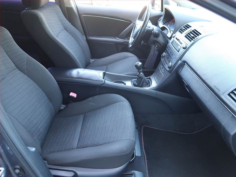 Toyota Avensis (2009) 1.8 Valvematic, Tempomat - fotka 9 z 17