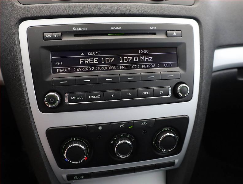 Škoda Octavia (2011) 1.6 TDI, Serv.kniha, Tempomat - fotka 9 z 15