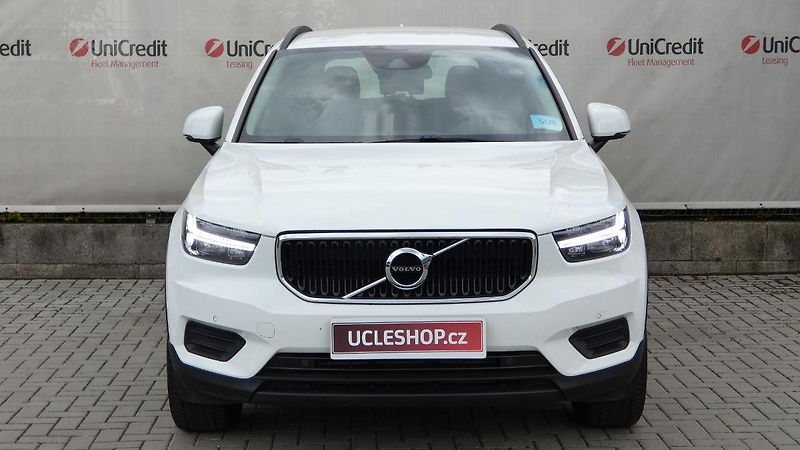 Volvo XC40 T2 FWD Momentum Core - fotka 2 z 21