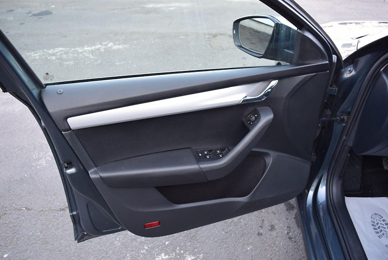 Škoda Octavia (2016) 1.4TSI 110kw AMBITION NAVI APP - fotka 19 z 46