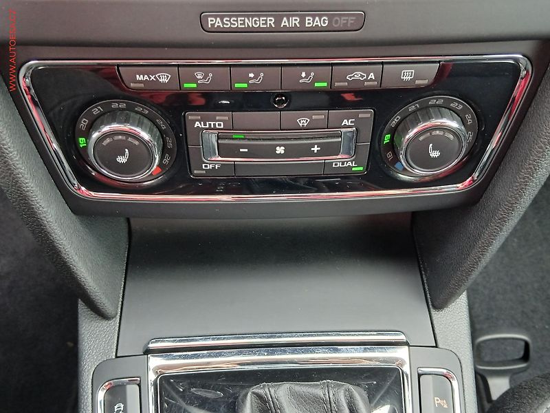 Škoda Superb (2011) 2.0TDi, DSG, výhřev sed. - fotka 16 z 21