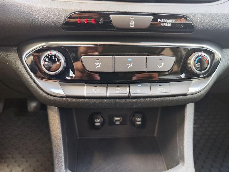 Hyundai i30 1.5i/81kW Start Plus - fotka 15 z 26