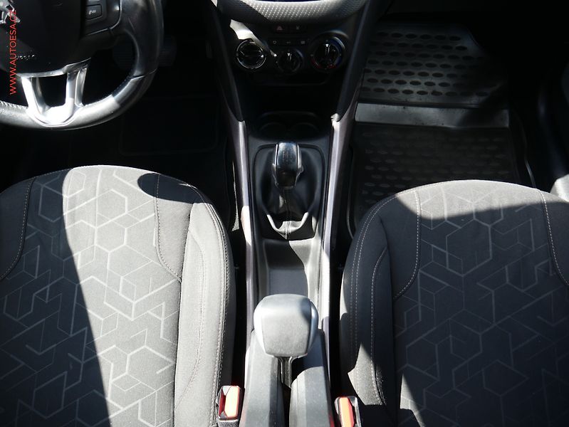 Peugeot 2008 (2015) 1.2i, AC, tempo - fotka 15 z 24