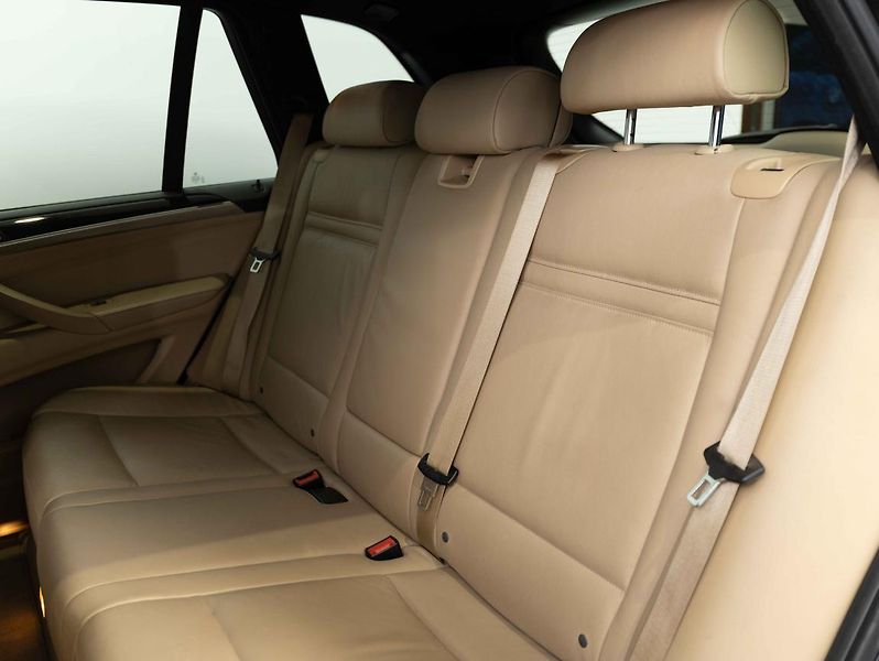 BMW X5 xDrive50i - fotka 22 z 22