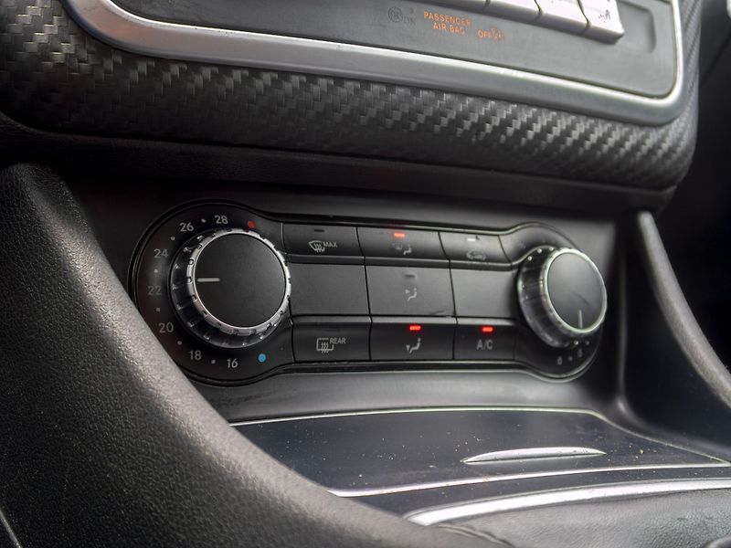 Mercedes-Benz GLA (2017) 200D 100KW LED – PO SERVISU - fotka 28 z 48
