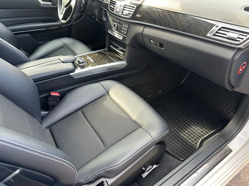 Mercedes-Benz Třídy E (2016) 220Cdi Avantgarde 9G-Tronic - fotka 17 z 25