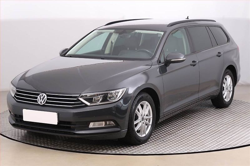 Volkswagen Passat (2018) 2.0 TDI, Automat, Navi - fotka 2 z 19