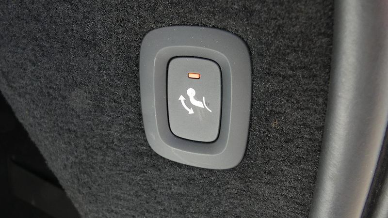Volvo XC90 B5 AWD R-Design - fotka 22 z 25