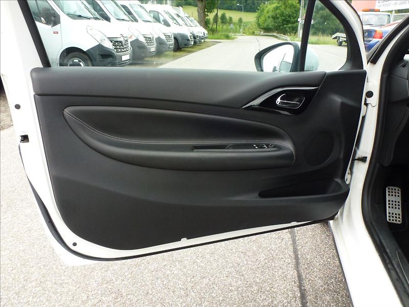 Citroën DS3 1,6 16V VTi THP SportChic - fotka 15 z 51