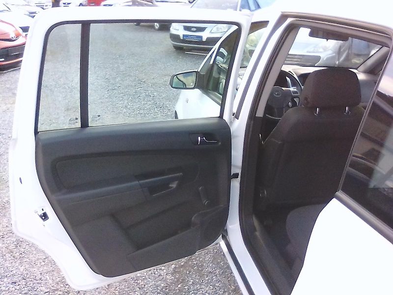 Opel Zafira (2009) 1.6i 16V, 7míst, 2.majitel - fotka 19 z 29