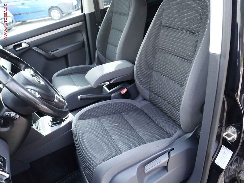 Volkswagen Touran (2012) 2.0 TDi, 1.maj, AC, park - fotka 9 z 18