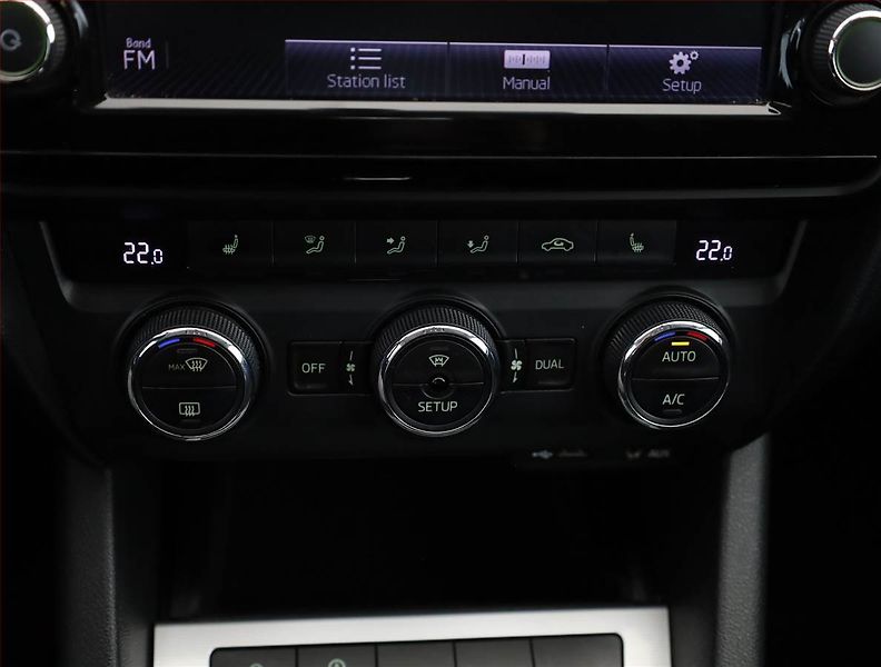 Škoda Octavia (2013) 2.0 TDI, Automat, Navi, Xenony - fotka 12 z 17
