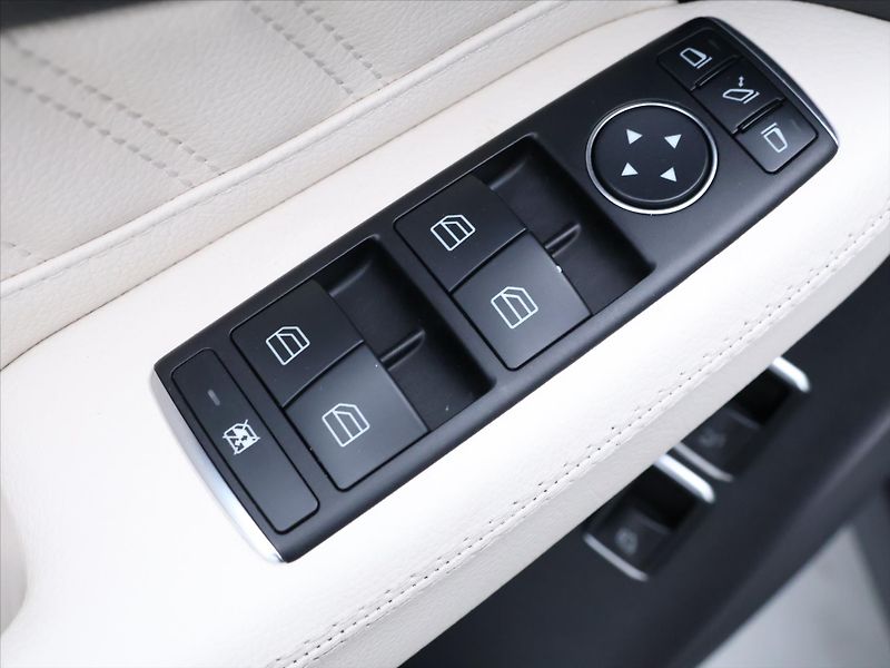 Mercedes-Benz GLE 3,0 350d 190kW 4Matic CZ DPH - fotka 17 z 36