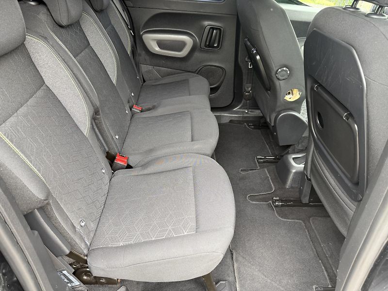 Peugeot Rifter 1,5 Blue HDI 96kW Long - fotka 13 z 20