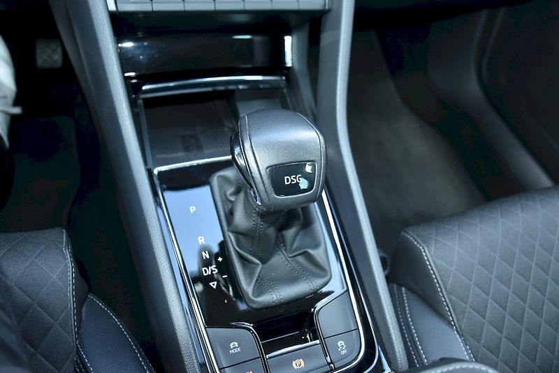 Škoda Karoq (2021) Style PLUS 2.0 TDI 85kW DSG - fotka 25 z 35
