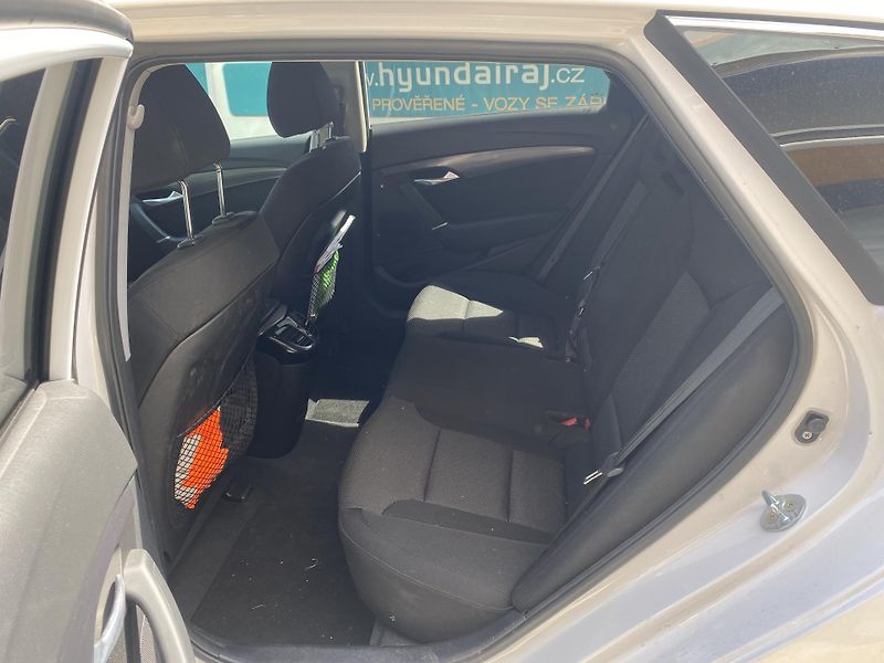 Hyundai i40 (2018) 1.7-104kW-NAVI - fotka 10 z 17