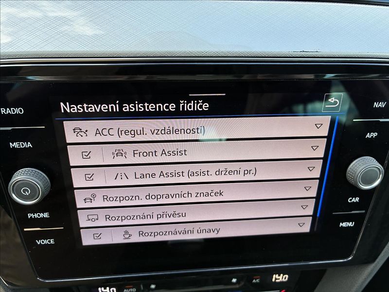 Volkswagen Passat 2,0 PANORAMA,TAŽNÉ,ALLU 19 - fotka 21 z 27