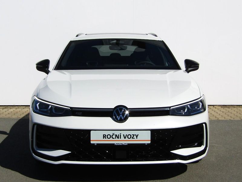 Volkswagen Passat R-Line People 2,0 TDI 110 kW - fotka 4 z 30