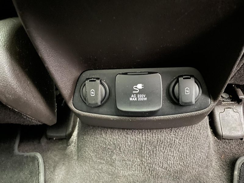 Hyundai Santa Fe 2.2 CRDi ČR AWD AT 7.MÍST LUXU - fotka 19 z 40