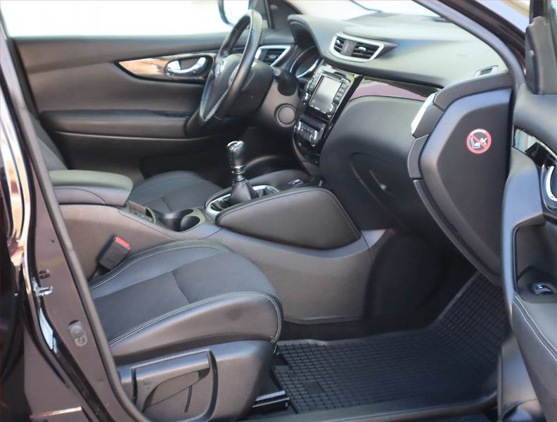 Nissan Qashqai (2016) 1.6 dCi, Kůže, Navi, Tempomat - fotka 9 z 17