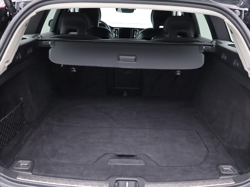 Volvo V60 2,0 B4 AWD Cross Country DPH - fotka 10 z 36