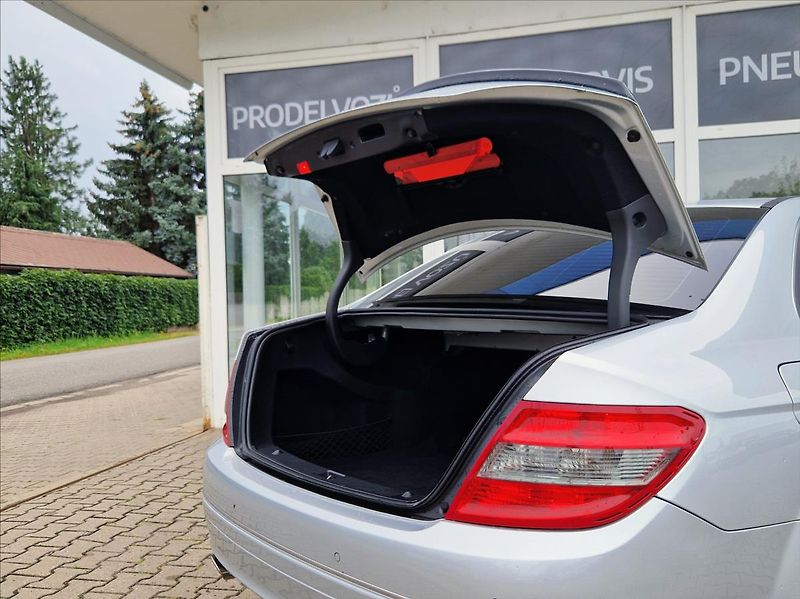 Mercedes-Benz Třídy C 2,2 CDI AVANTGARDE MAN TOPSTAV - fotka 12 z 36