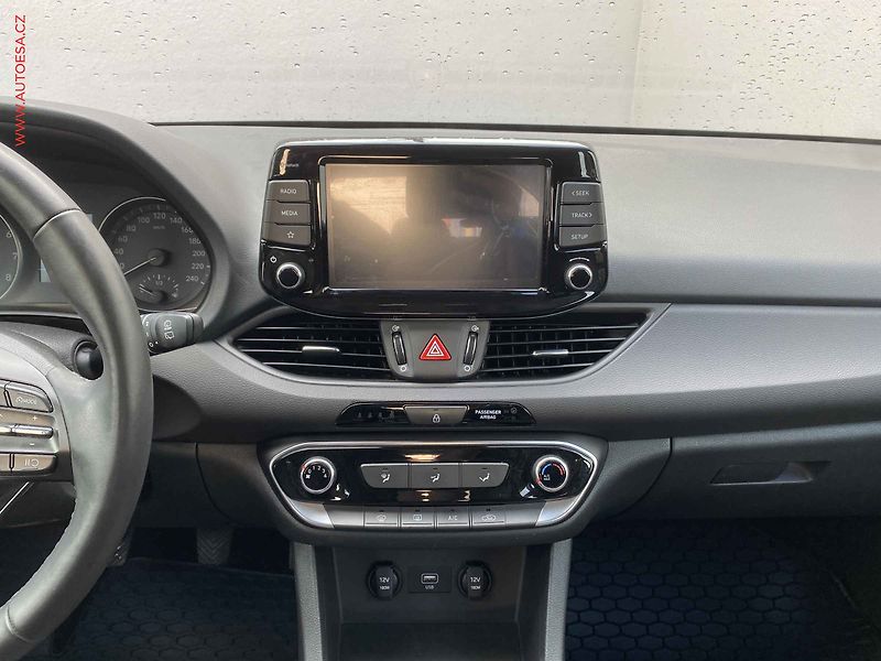 Hyundai i30 (2020) 1.5i, ČR, servis.kniha, AC - fotka 12 z 18