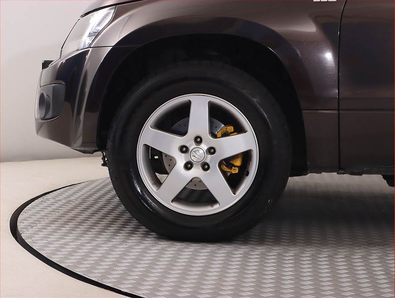 Suzuki Grand Vitara (2014) 1.9 DDiS, 4X4, Navi, Xenony - fotka 15 z 18