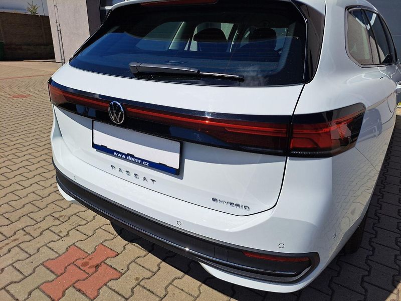 Volkswagen Passat (2025) 1.5 TSI Business 150kW eHybrid - fotka 12 z 31