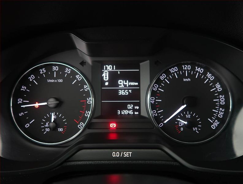 Škoda Octavia (2013) 1.6 TDI, Tempomat - fotka 11 z 18