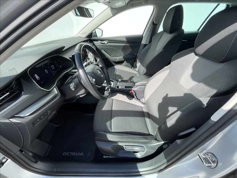 Škoda Octavia 2,0 TDI Combi Ambition Plus - fotka 4 z 23