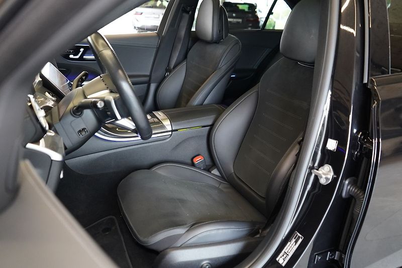 Mercedes-Benz Třídy C 300d 4MATIC AMG, Panorama, HUD - fotka 18 z 50