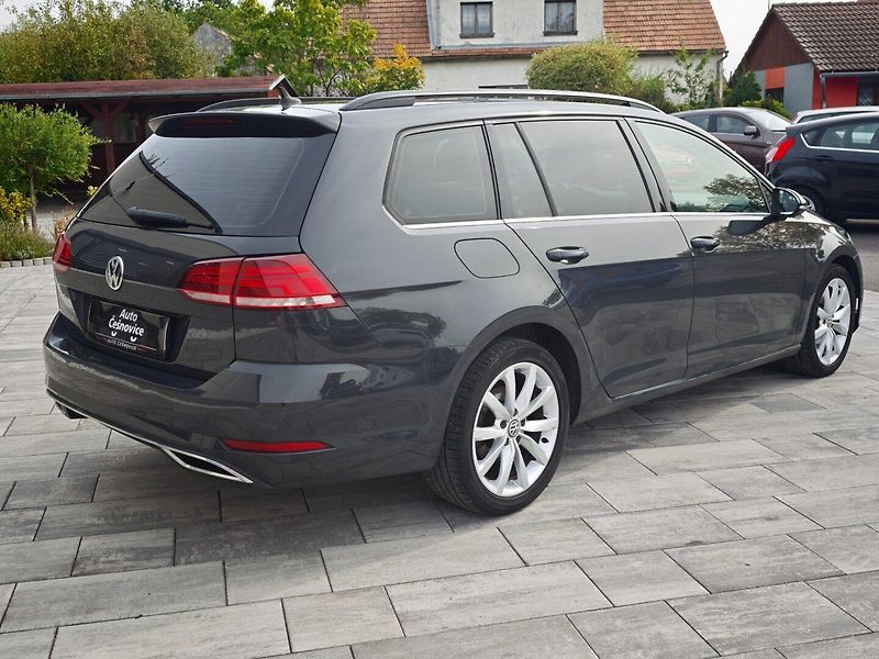 Volkswagen Golf (2019) 1,5 TSI 110 KW Highline - fotka 5 z 33