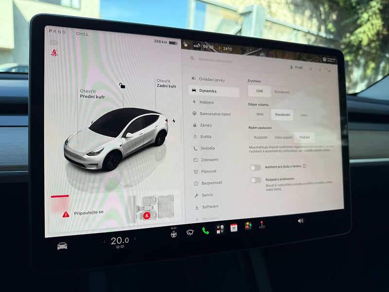 Tesla Model Y Long Range AWD - fotka 18 z 39