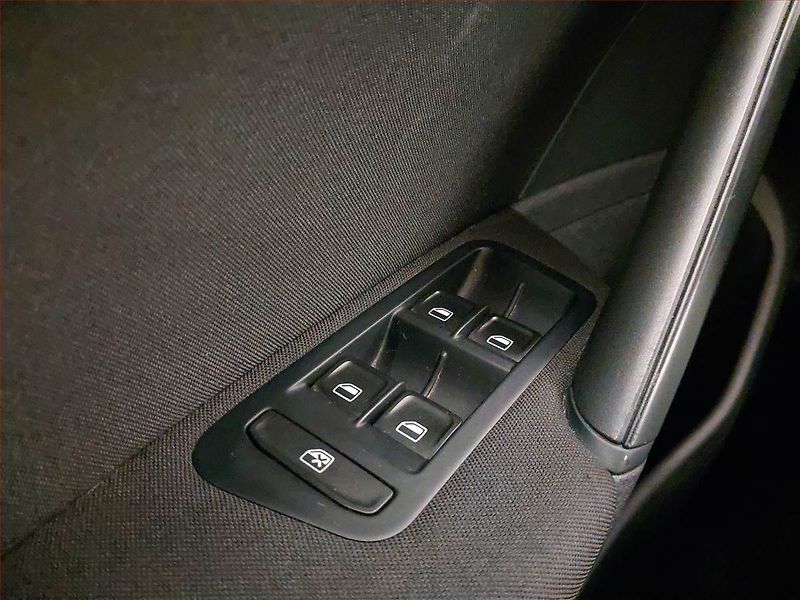 Volkswagen Golf (2013) 1.2 TSI, Serv.kniha - fotka 18 z 19