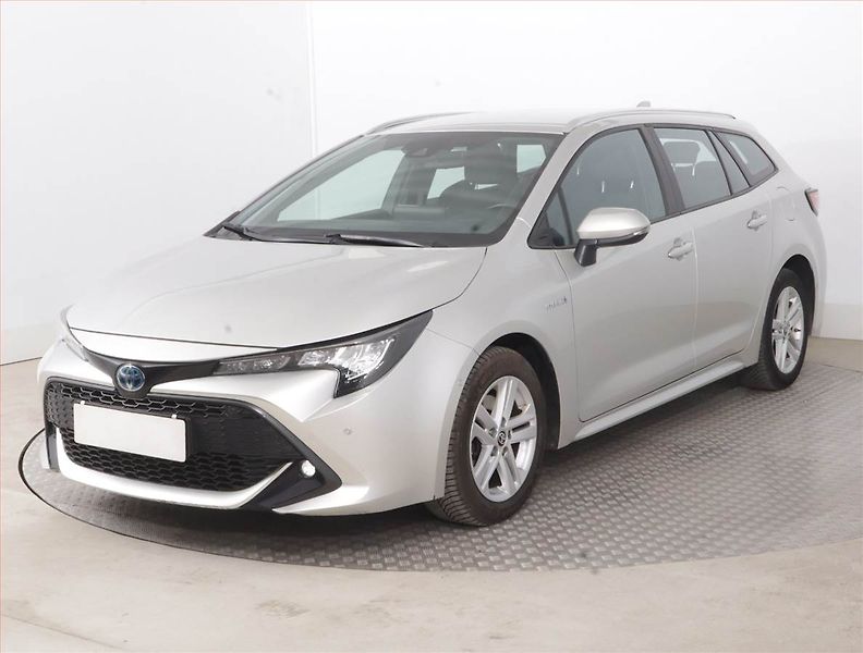 Toyota Corolla (2021) 2.0 Hybrid - fotka 2 z 15