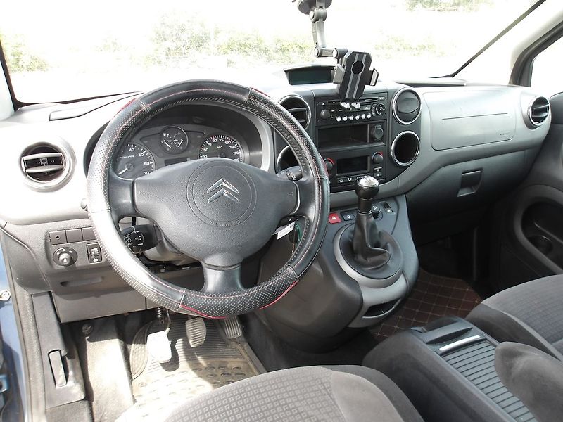 Peugeot Partner Tepee 1,6HDi MULTISPACE(2xšoupačky) - fotka 18 z 33