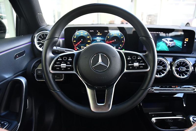 Mercedes-Benz Třídy A A180 NTOP ČR 1M - fotka 27 z 54