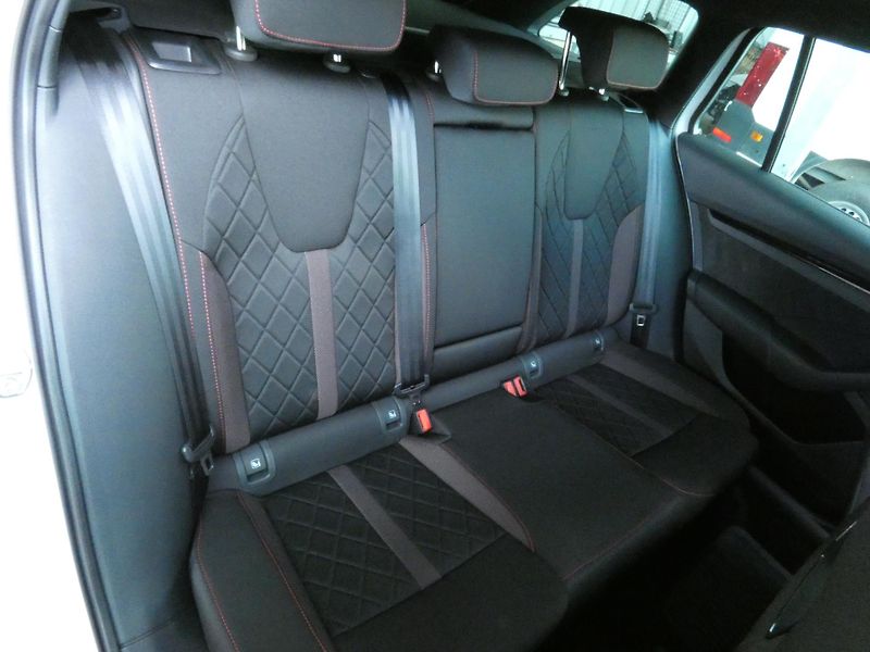 Škoda Octavia (2023) Combi RS 2.0 TDI 147KW 4x4 - fotka 25 z 30