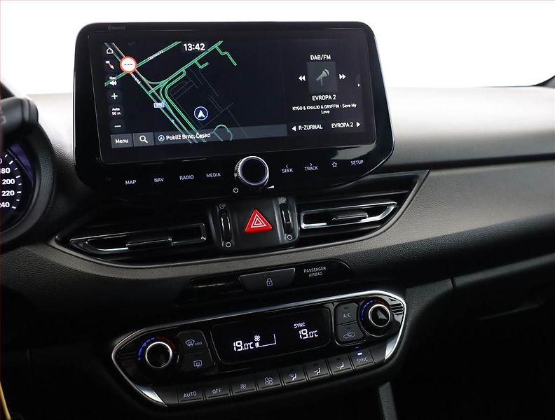 Hyundai i30 (2022) N-Line 1.5 T-GDI MHEV, ČR - fotka 10 z 21