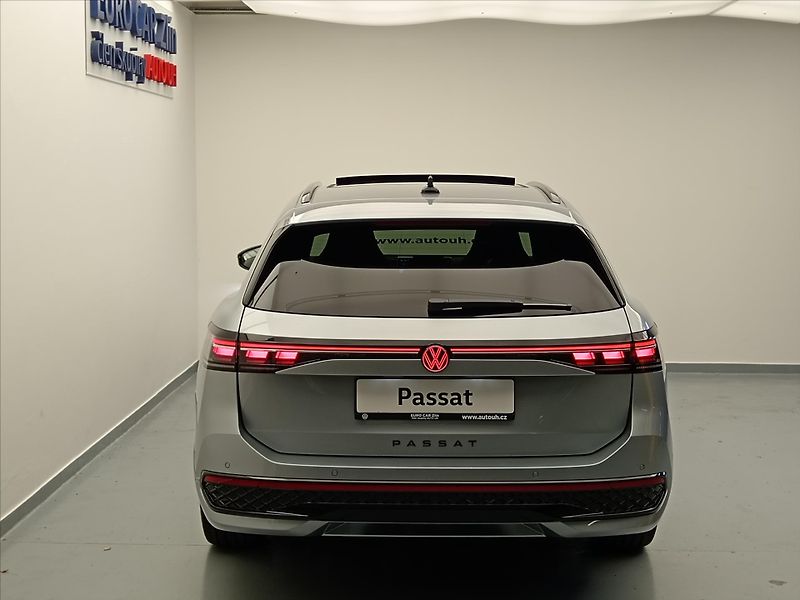 Volkswagen Passat 2,0 Rline People  TDI - fotka 5 z 19