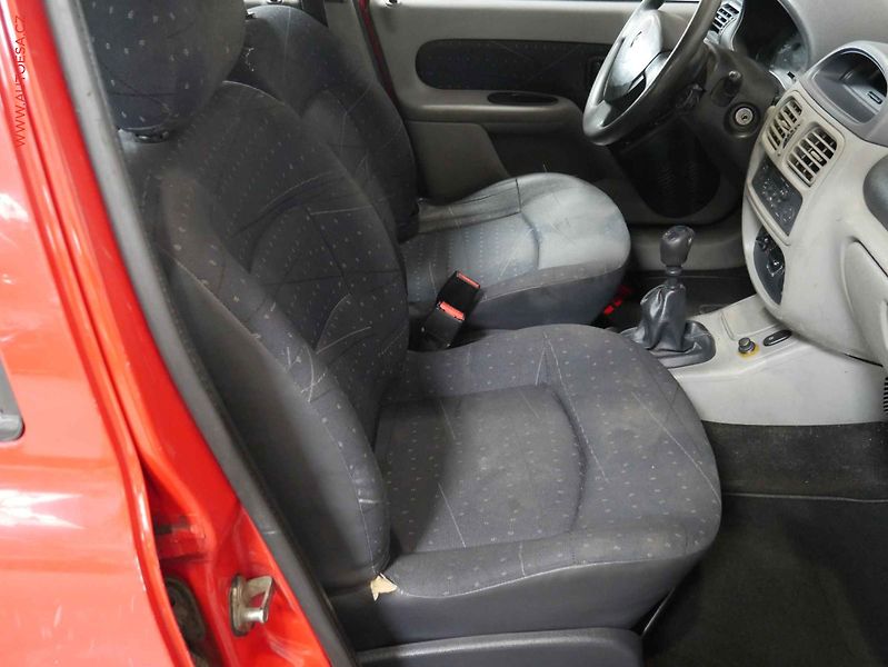 Renault Thalia (2003) 1.4i, 1.maj,ČR - fotka 12 z 17
