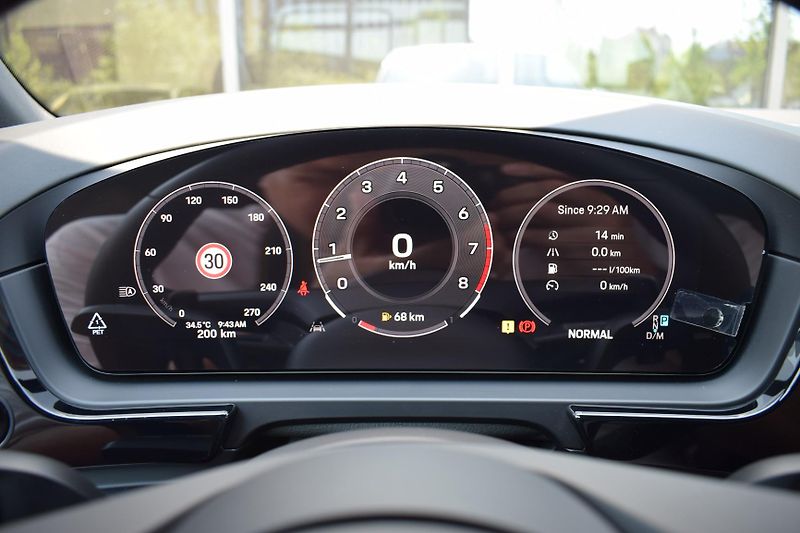 Porsche Cayenne (2026) KeyLess/SoftClose/Pano - fotka 16 z 52