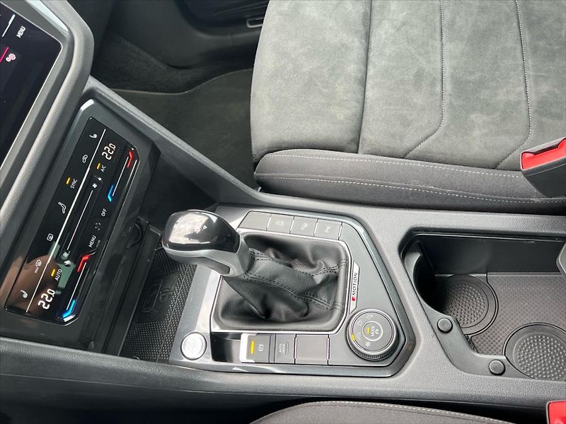 Volkswagen Tiguan 2,0 TDi 147 kW 7DSG 4MOTION EL - fotka 18 z 32