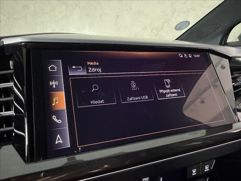 Audi Q4 e-tron 40 150kW S-Line LED Kamera - fotka 39 z 50