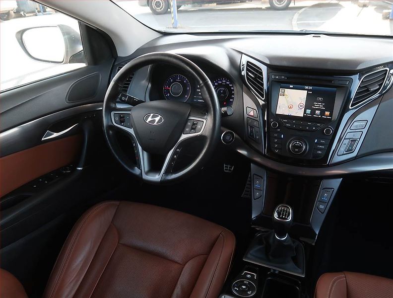 Hyundai i40 (2015) Premium 1.7 CRDi, Serv.kniha - fotka 7 z 21