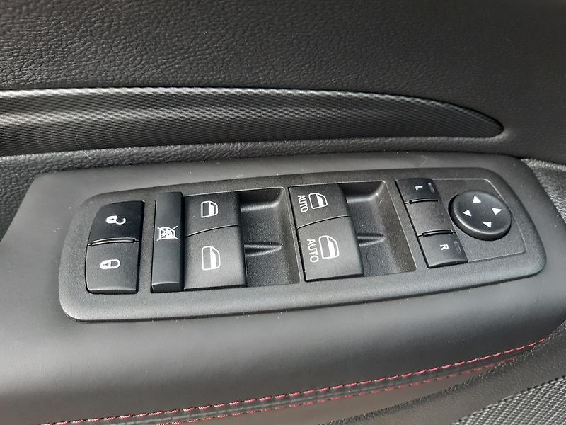 Dodge Durango (2026) 5,7 V8 HEMI  R/T 4x4 - fotka 24 z 47